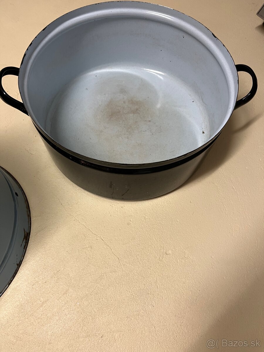 Smaltovany hrniec