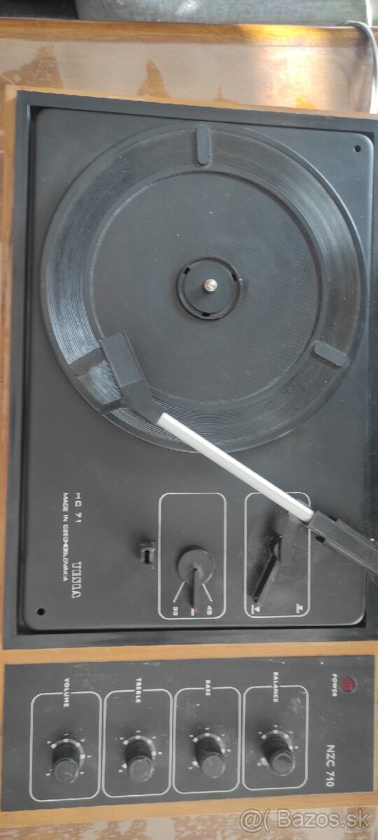 Gramofón Tesla nzc 710