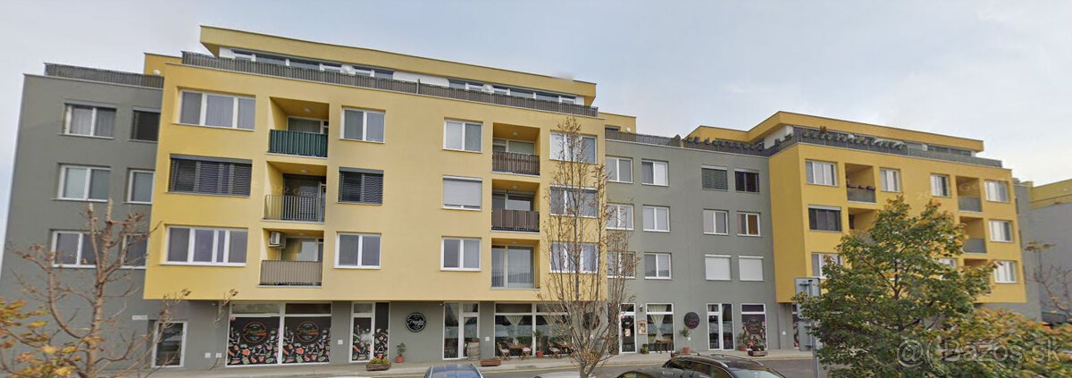 VEĽKÝ 2 izb. BYT, loggia + PARKOVACIE STÁTIE - 5,5 ročná NOV