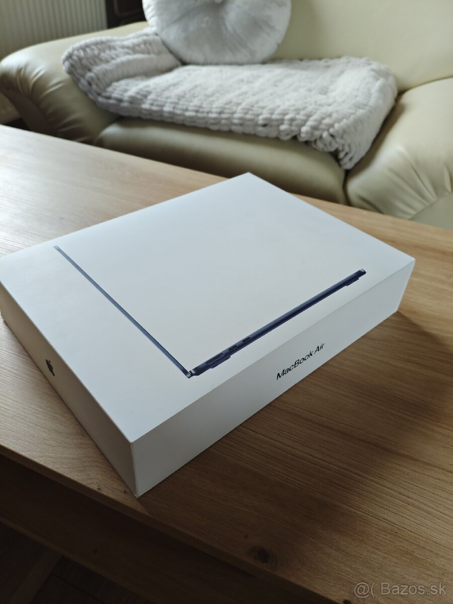 MacBook air M3 2024 8/256gb