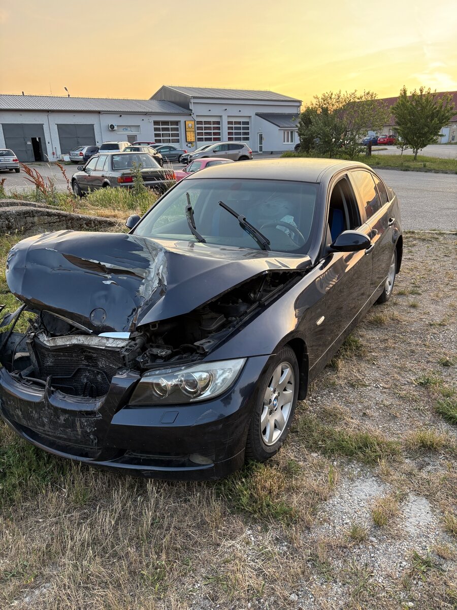 Rozpredám BMW e90 320d 120kw