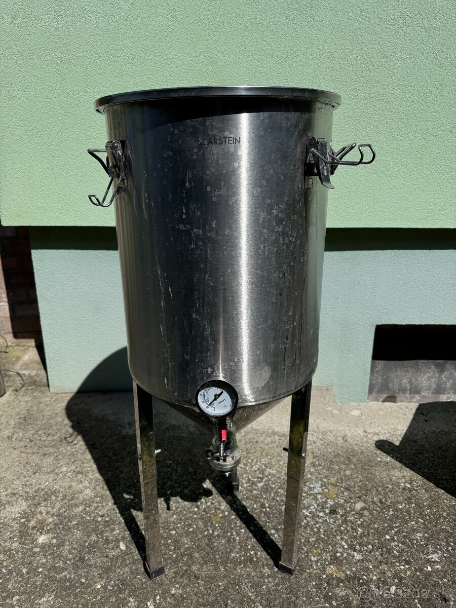 Fermentacny nerezovy tank