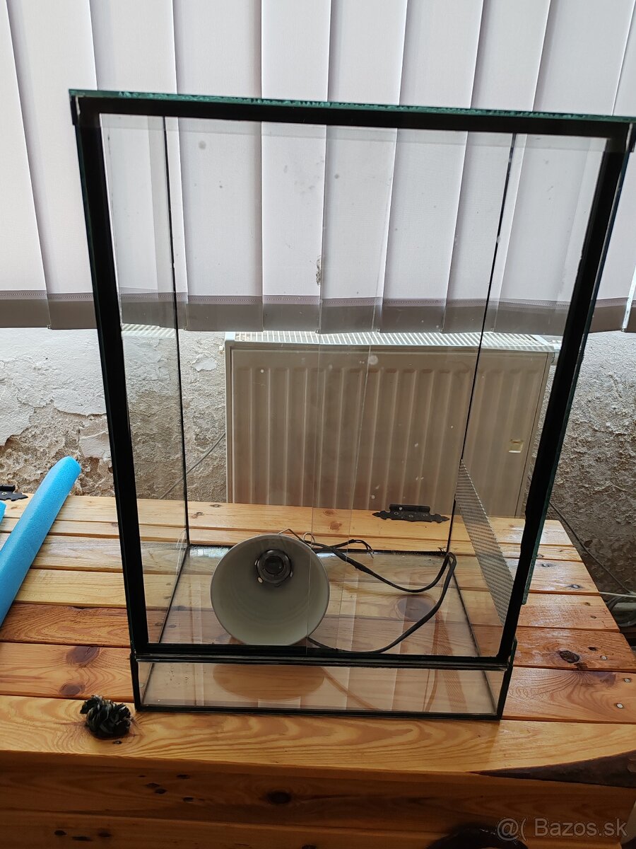 Predám terárium + lampa na vyhrev