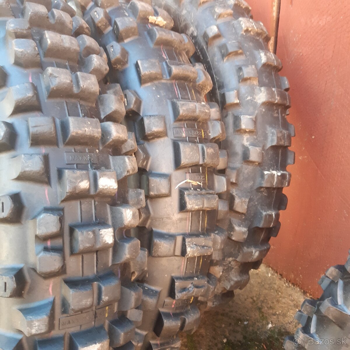 Pneumatiky PIRELLI SCORPION,MAXXIS DESERT
