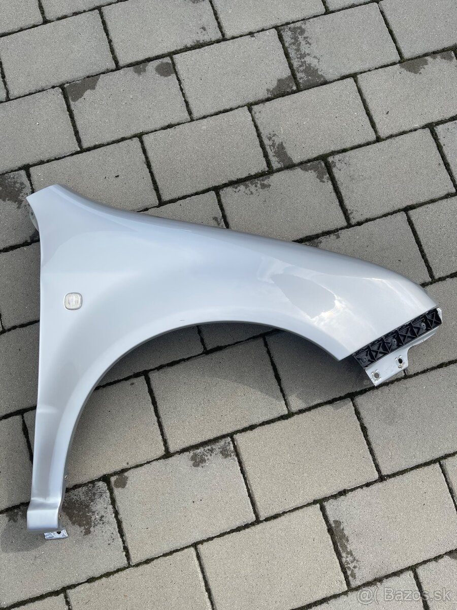 Predny blatnik Škoda Fabia 1 strieborny
