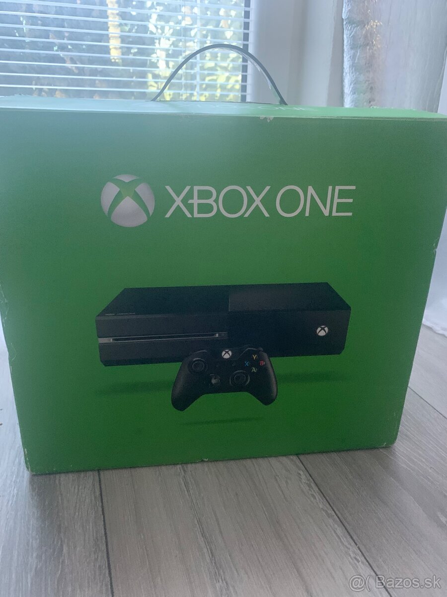 Predám Xbox One 500 GB + ovládač, slúchadlá a 4 hry 🎮
