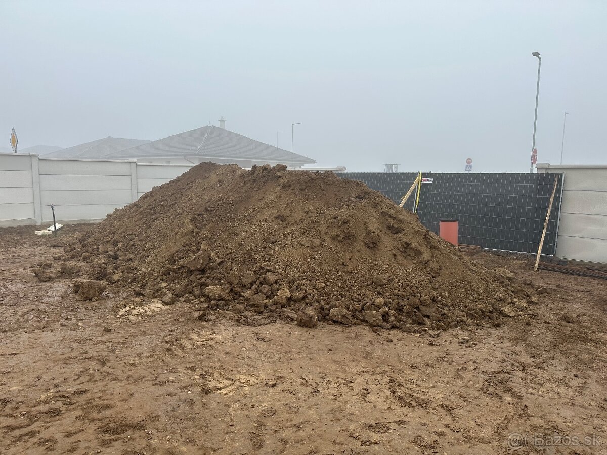 Darujem hlinu za odvoz