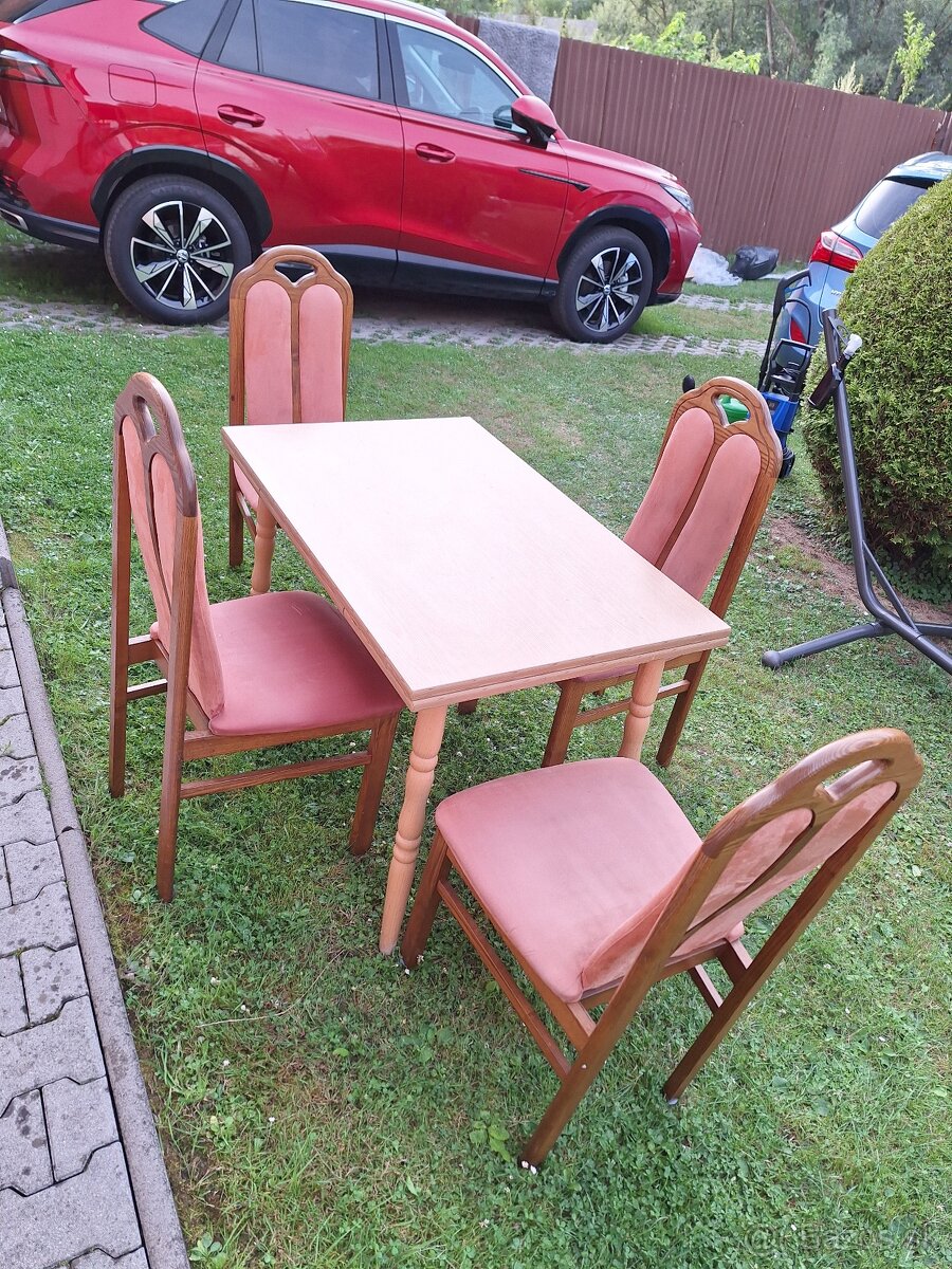 Predám stôl a stoličky