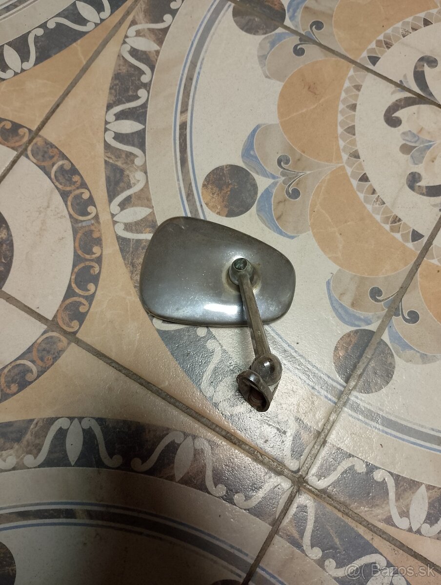 Predám spätné zrkadlo