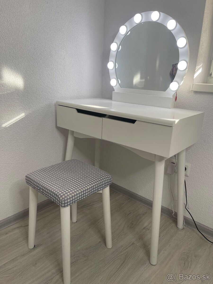 Led kozmetický stolik