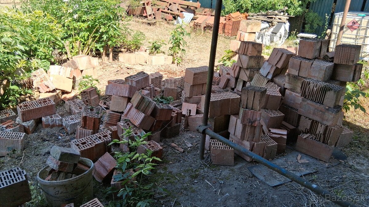 Darujem staré tehly.