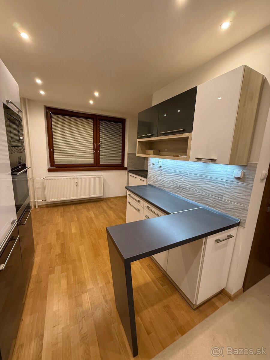 3 izb. byt s balkónom v centre Levoče