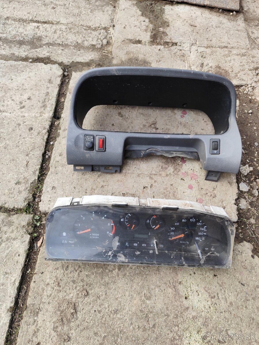 Pristrojová doska Nissan Terrano 2