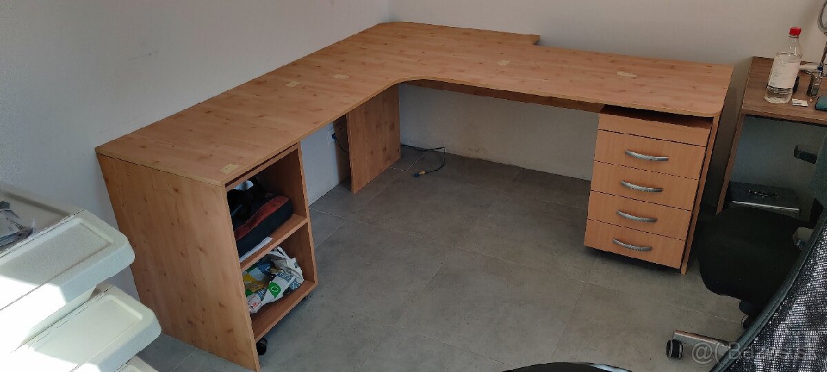 Kancelársky L stôl cca 2x2m