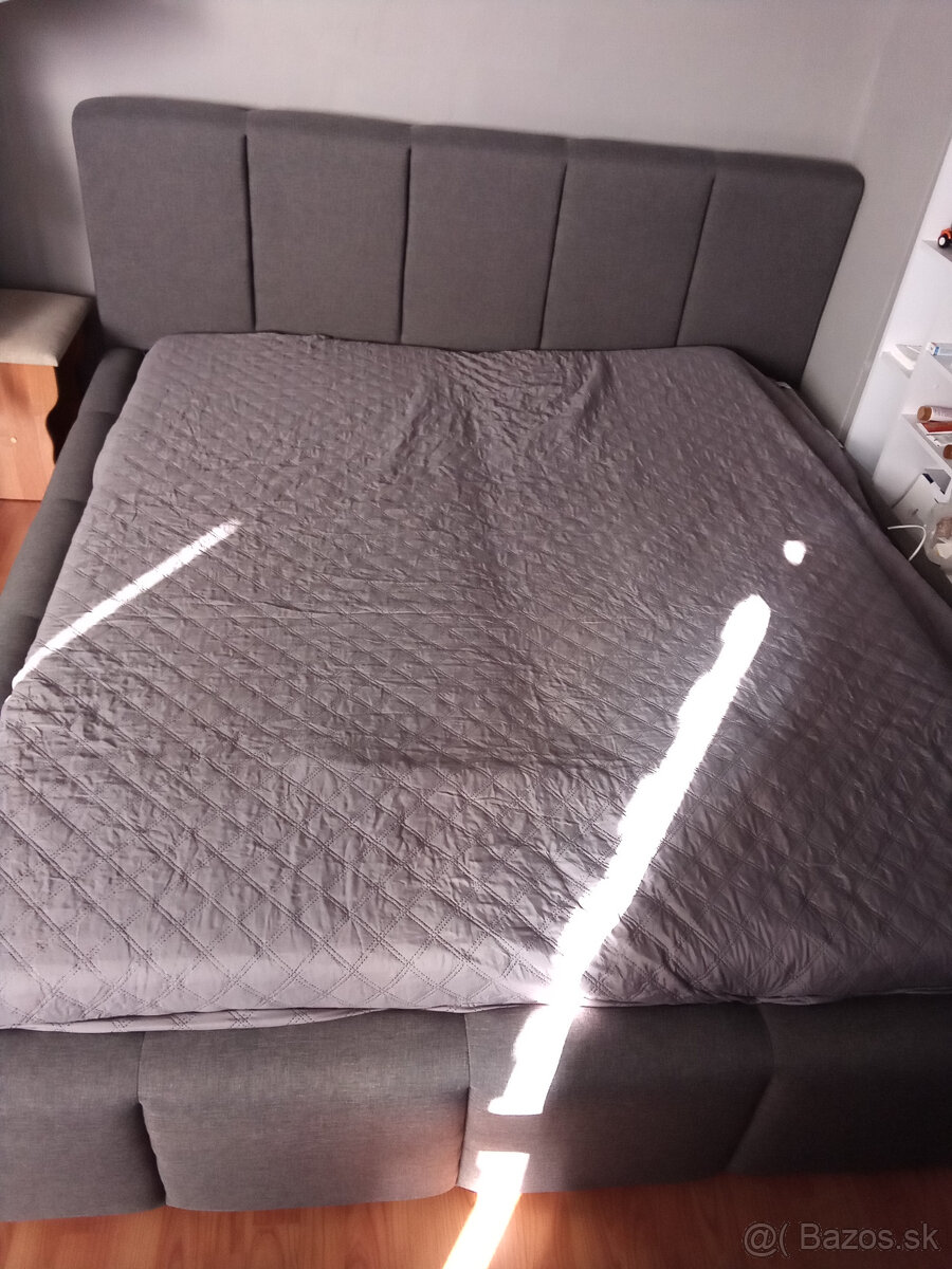manželská posteľ  180x200 cm