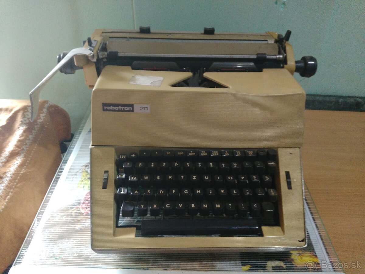 Písací stroj ručný