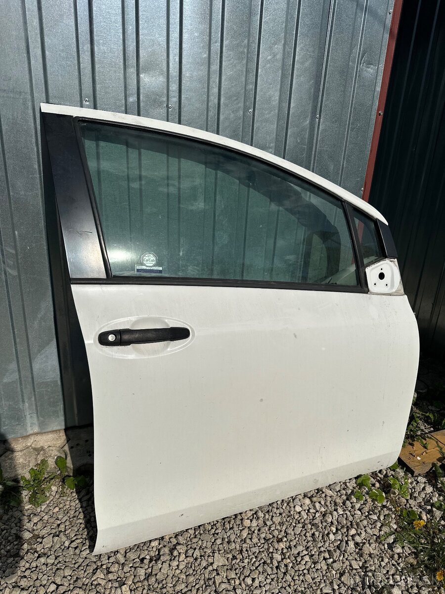 Predám airbagy Pasy Ecu Dvere Nárazník Kapota Yaris 2006-