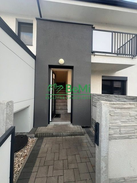 Novostavba 3 izbový byt - 80m2 , balkón, lukratívna časť -