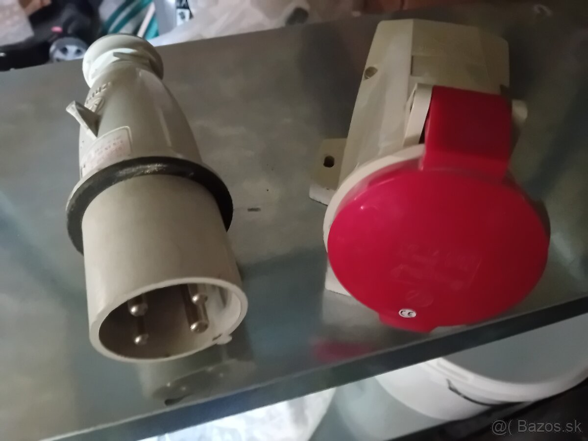 Predám 4 kolikovu vidlicu so zásuvkou