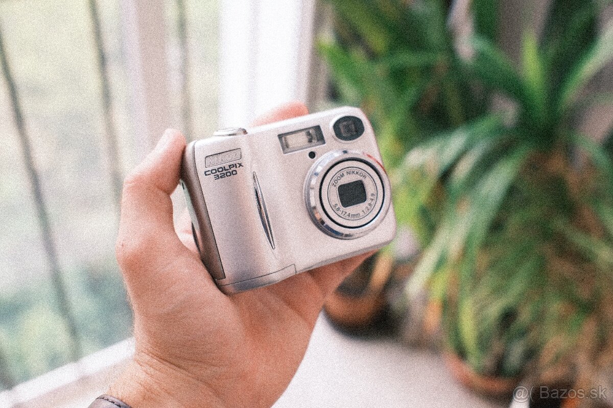 Nikon Coolpix 3200 - zanovny