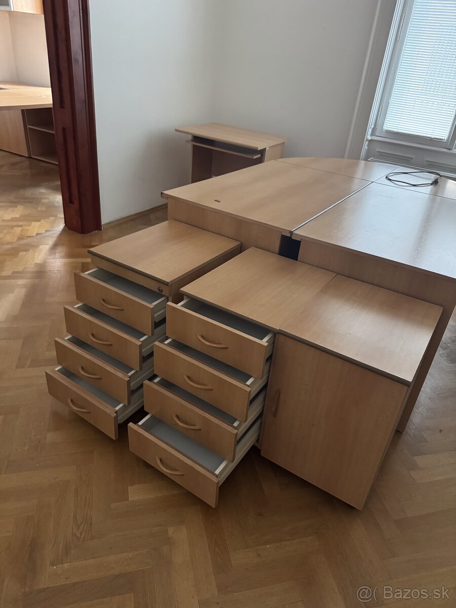 Kancelárske stoly, šuflíkové kontajnery, skrinky