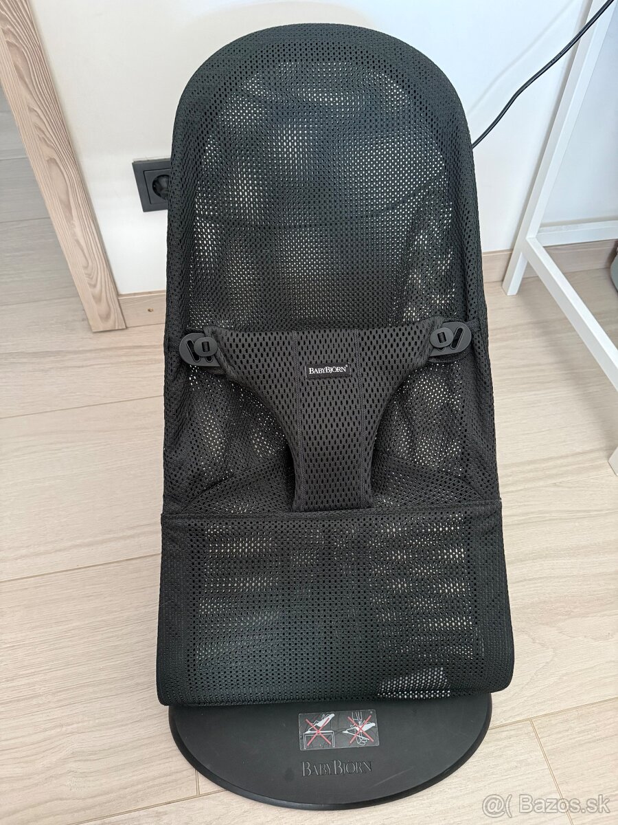 Babybjorn Lehátko Bliss Black mesh, čierna konštrukcia