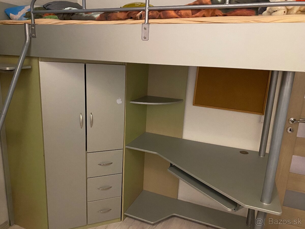 Predam poschodovu postel so stolikom a skrinou.