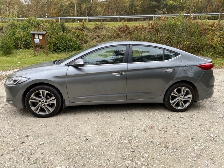Hyundai Elantra 1.6 CRDi 2017, TOP stav, garážovaná