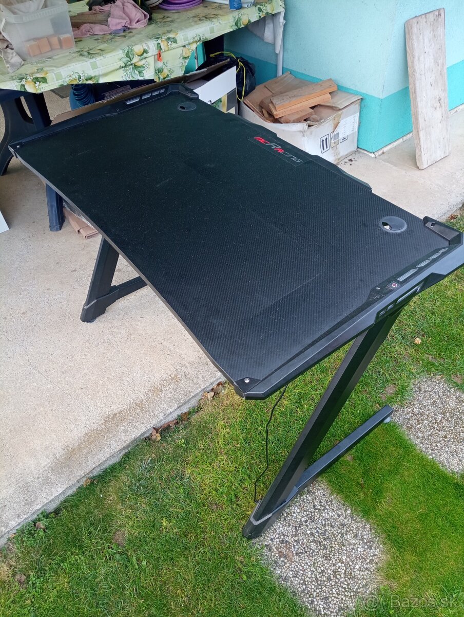 Herný a pracovný stôl