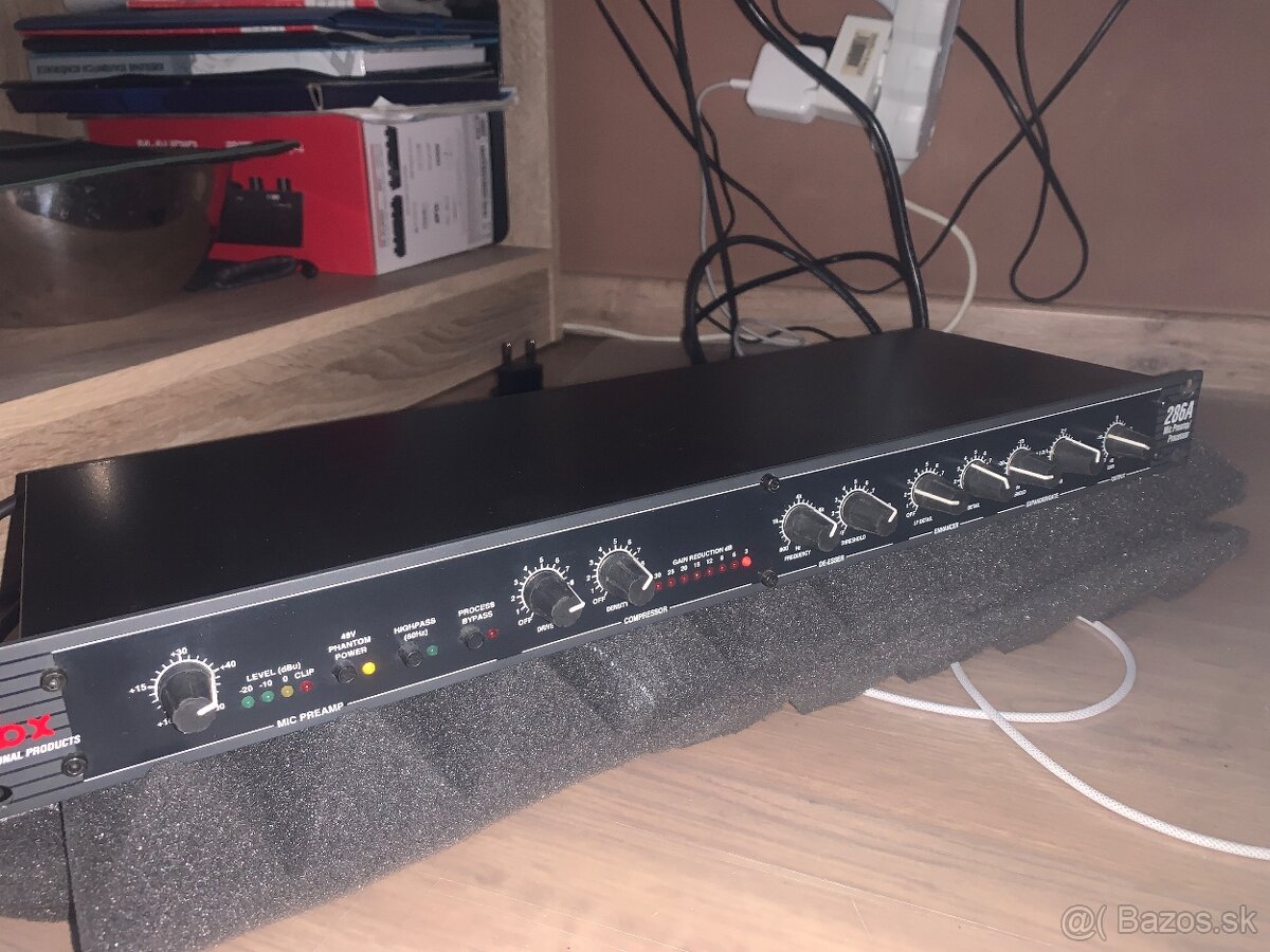 Dbx 286A-predzosilňovač na mikrofón a gitary