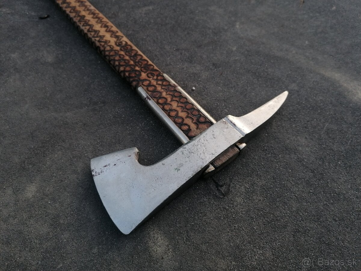 Predám starožitná hasičská sekera