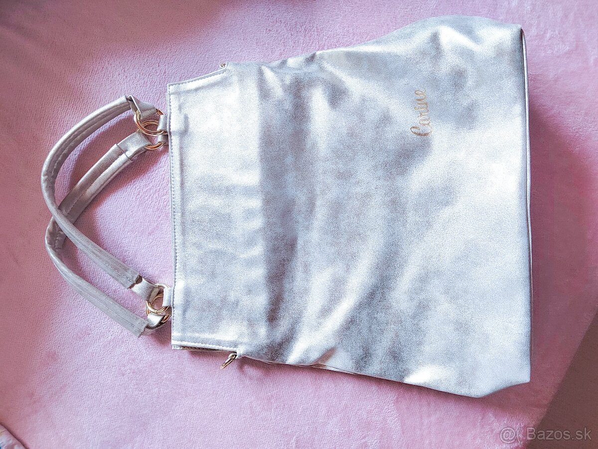 Zlatá kabelka na rameno