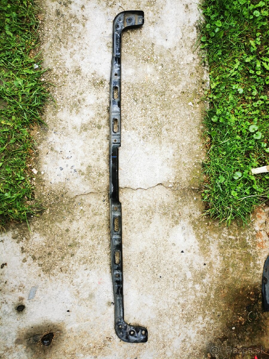 Drziak zadneho naraznika Golf 4 Bora