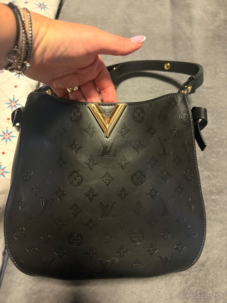 Louis Vuitton Hobo cierna