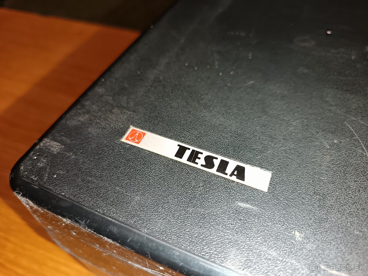 Magnetofón TESLA B700