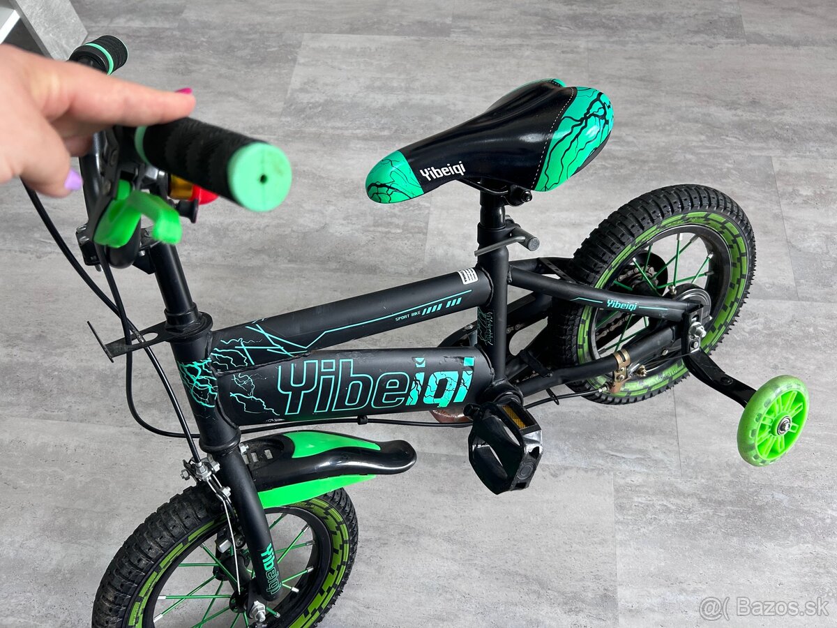 Na predaj detský bicykel so športovým vzhľadom.