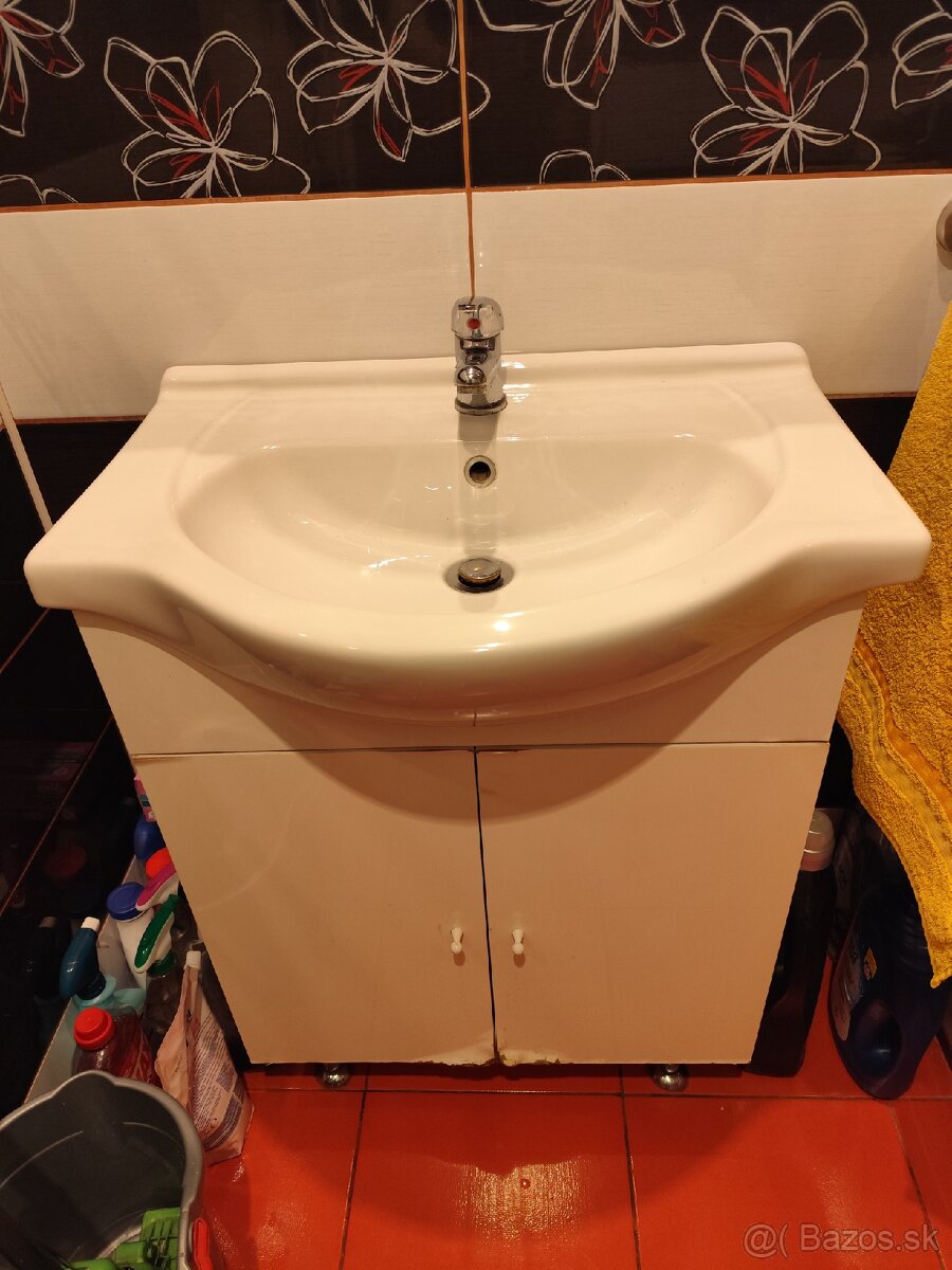 60cm umývadlo so skrinkou, bateriou