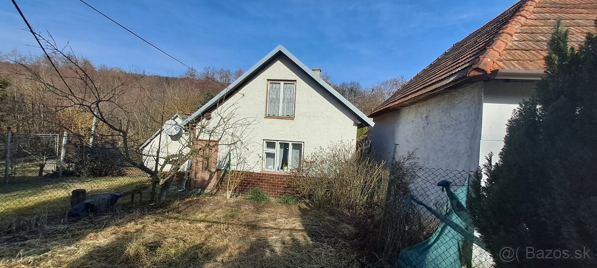 Ponúkame na predaj rodinný dom na polosamote pri obci Rudník