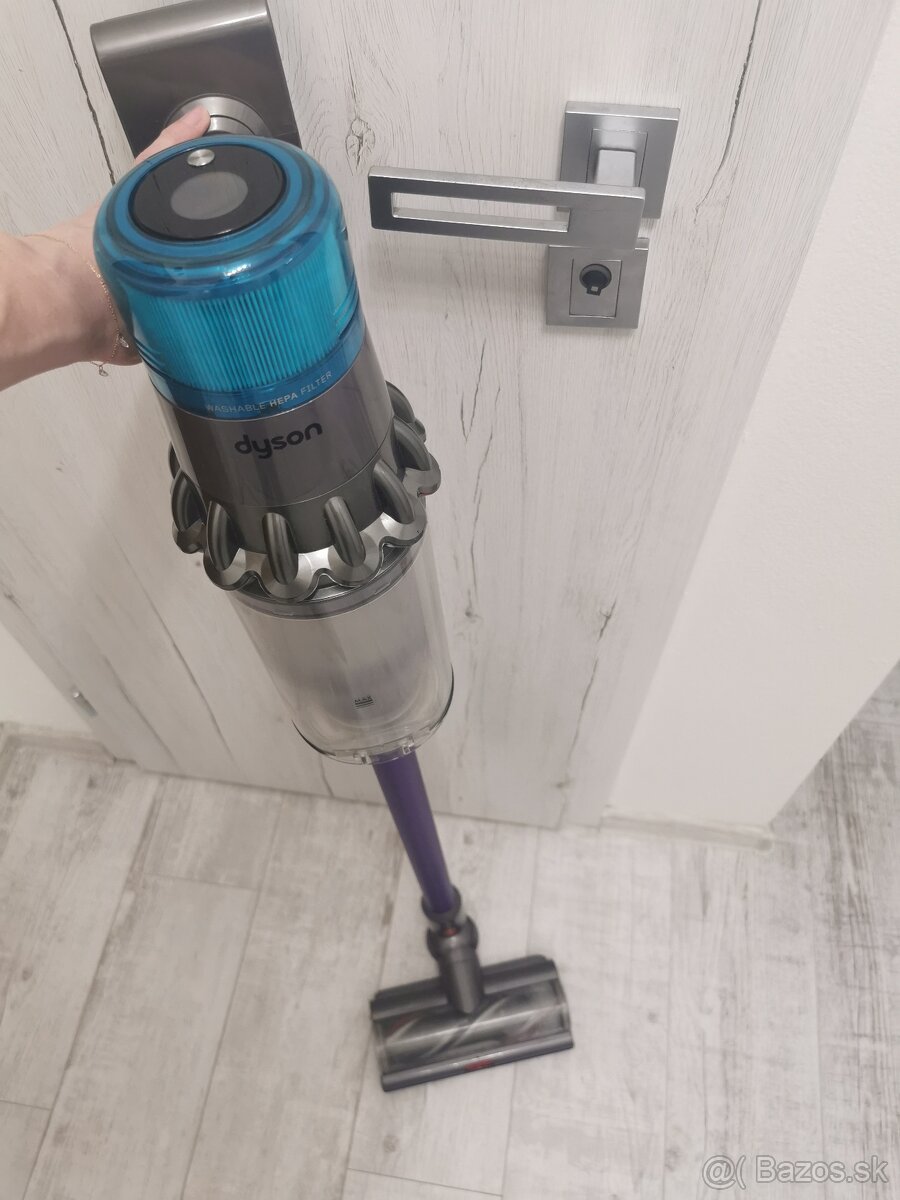 Vysávač Dyson v11
