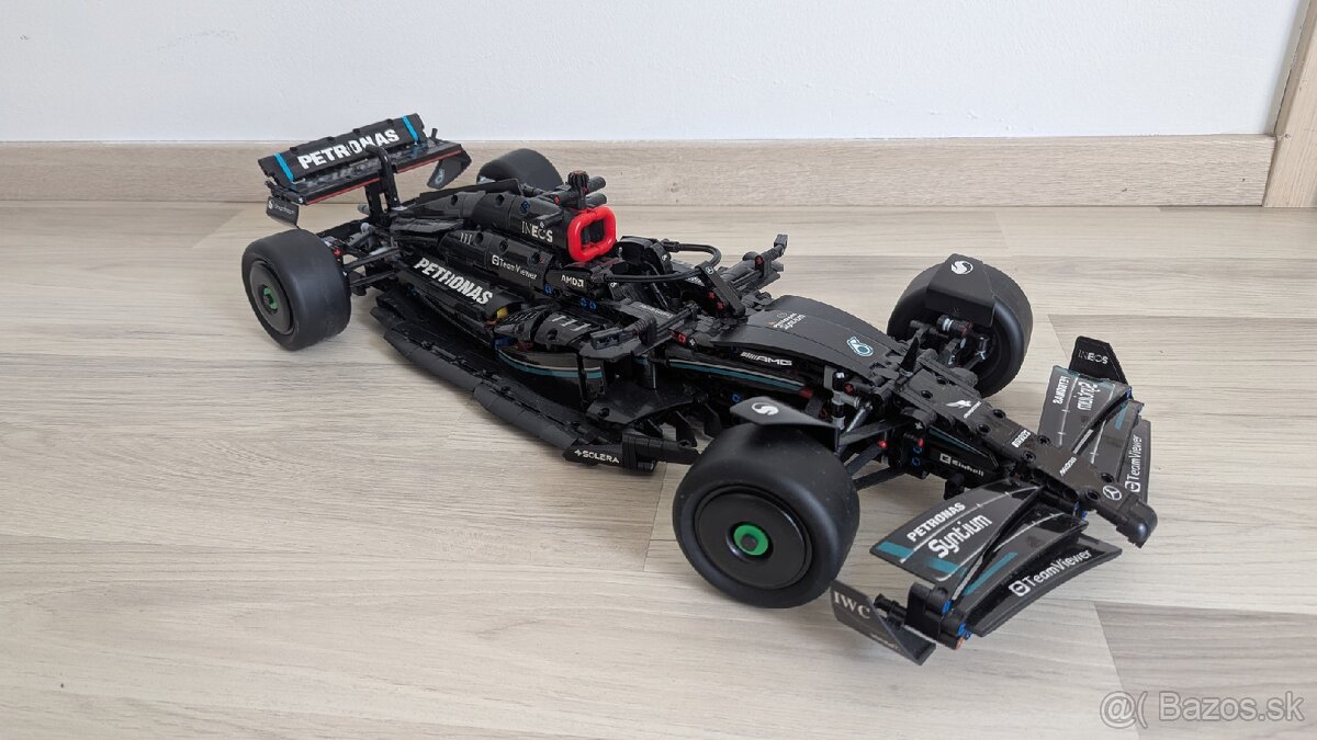 Formula Mercedes AMG F1 W14 E Performance 42171