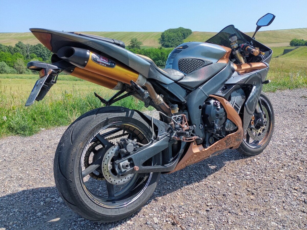Yamaha R1