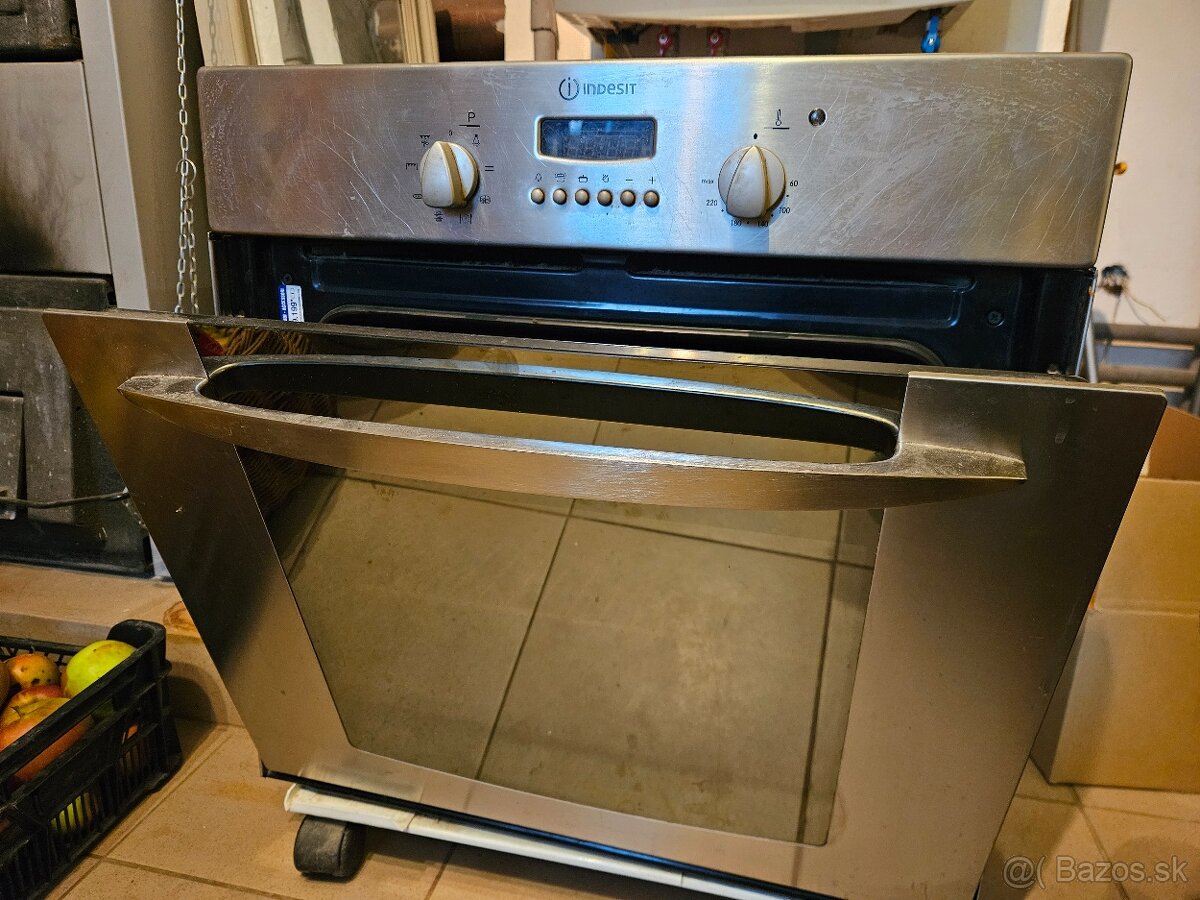 Vstavaná rúra Indesit