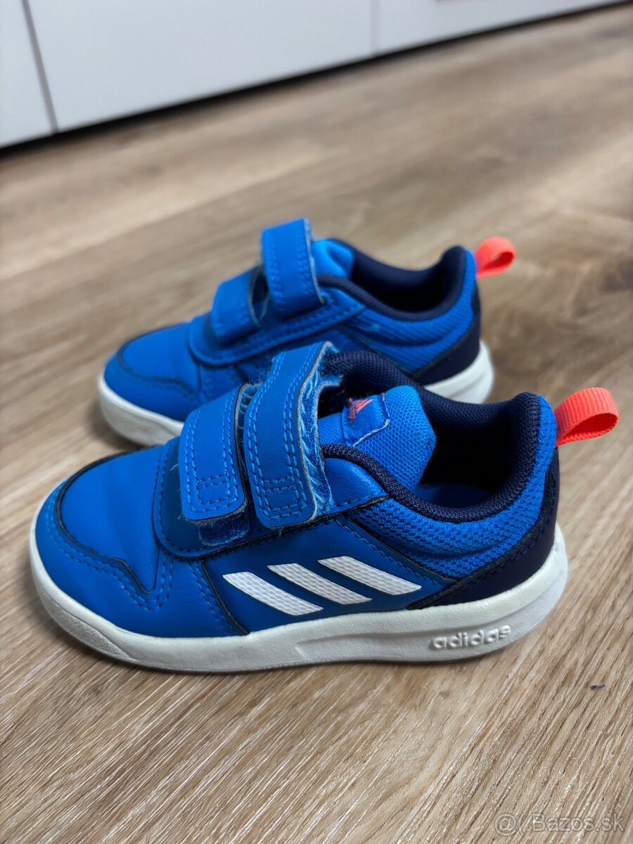 Chlapčenské tenisky adidas, veľkosť 22
