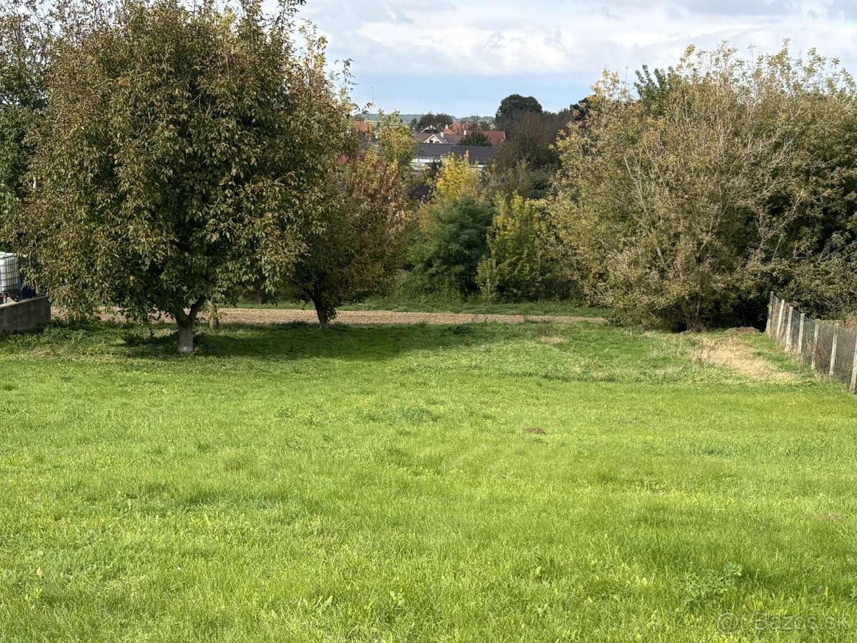 Predáme pekný pozemok na výstavbu RD v Lehote