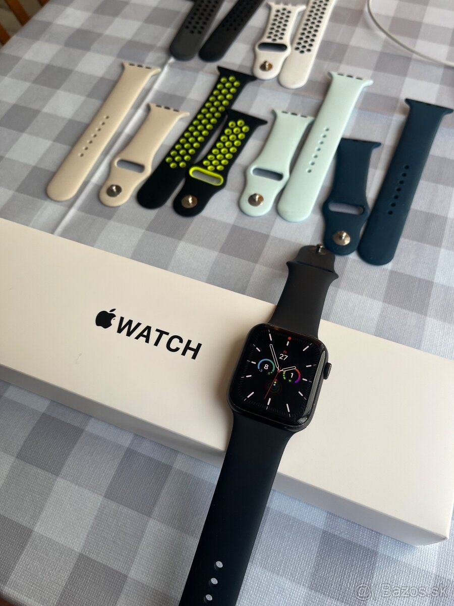 Apple Watch SE 2. generácie 44mm GPS