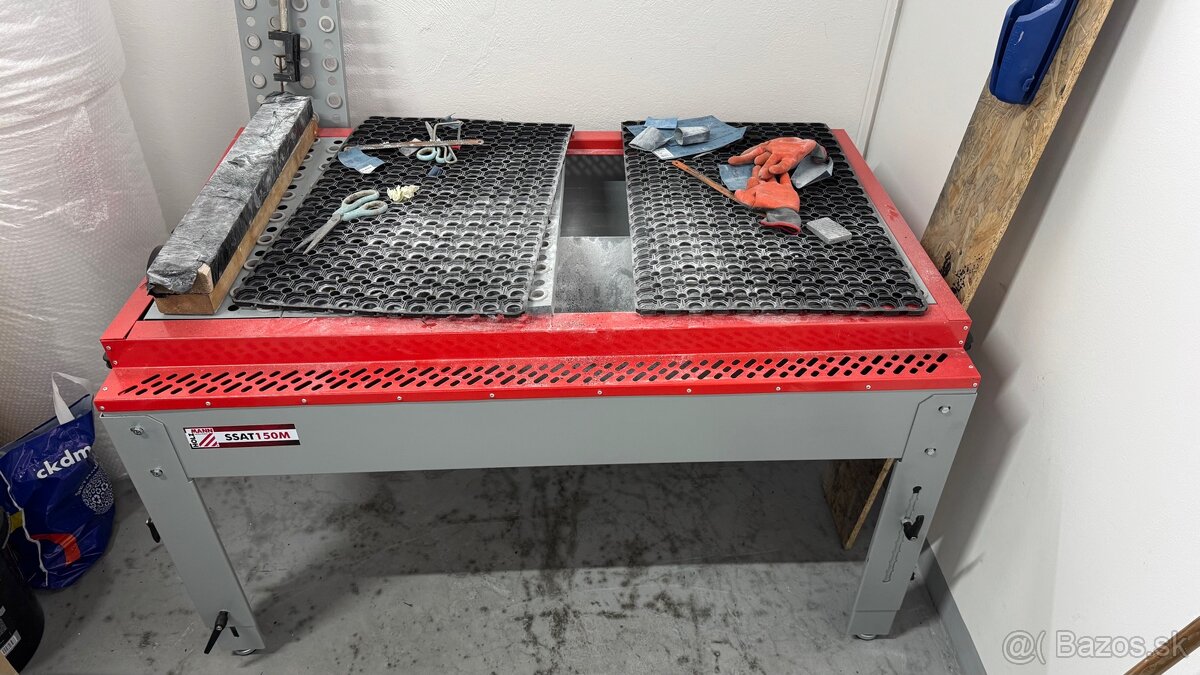 Odsavaci pracovny stol Holzmann SAT 150m