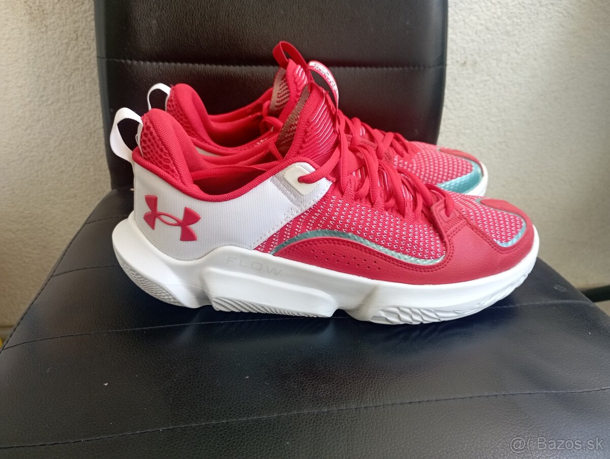 UNDER ARMOUR