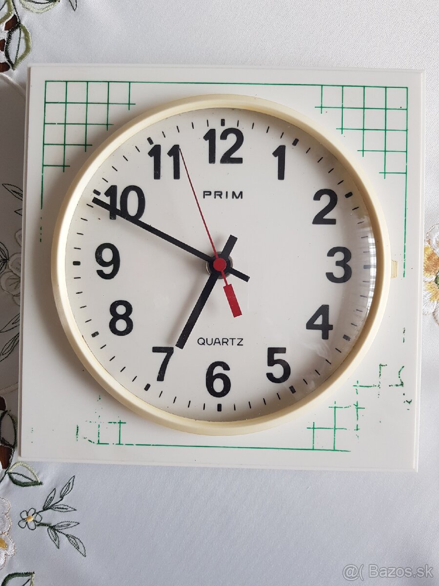 Retro nástenné hodiny PRIM