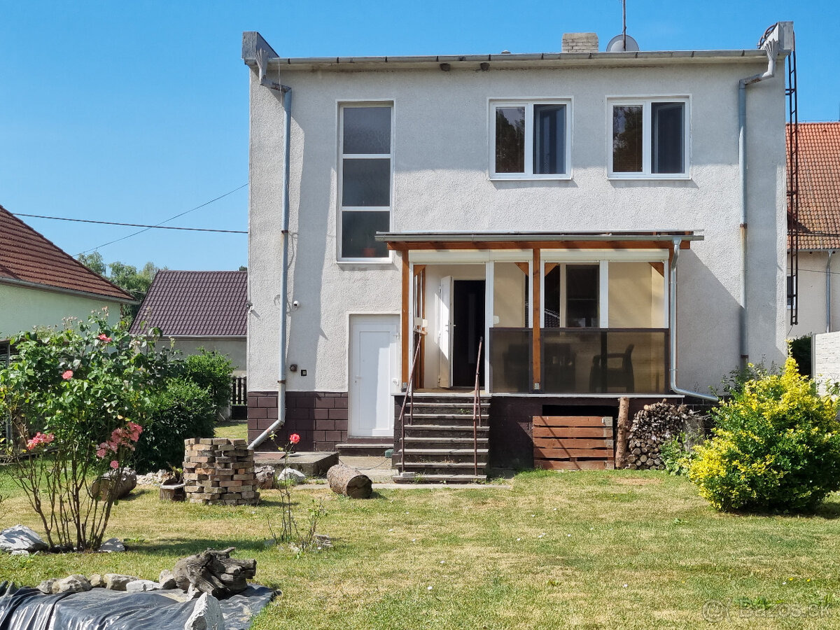 RODINNÝ DOM NA POZEMKU 757m2 TOMÁŠIKOVO+ZN.POSUDOK -VOĽNÝ