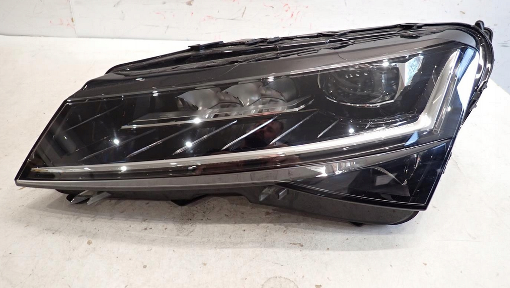 skoda superb svetlo led III lift 2020+